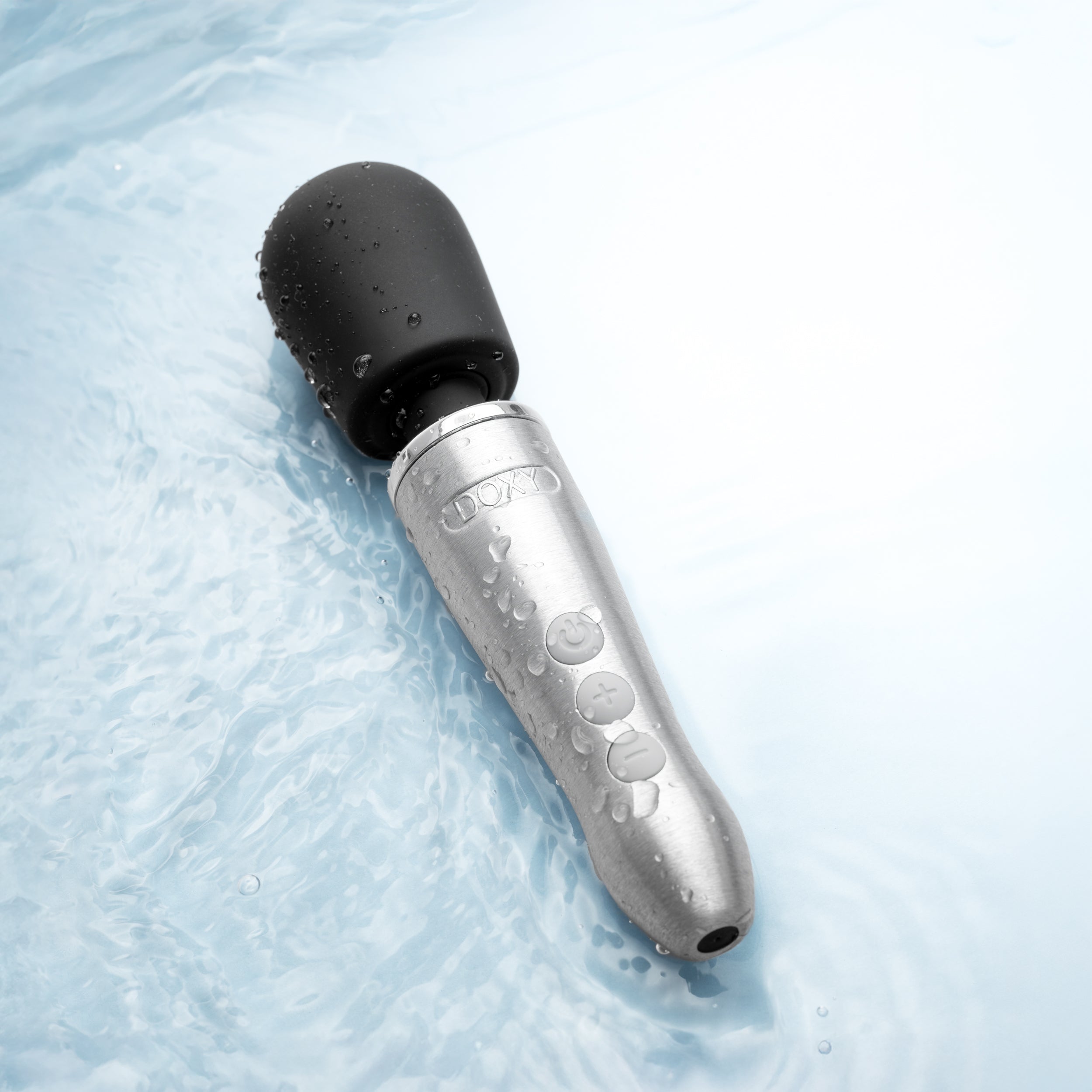 Doxy Go cordless wand massager in silver