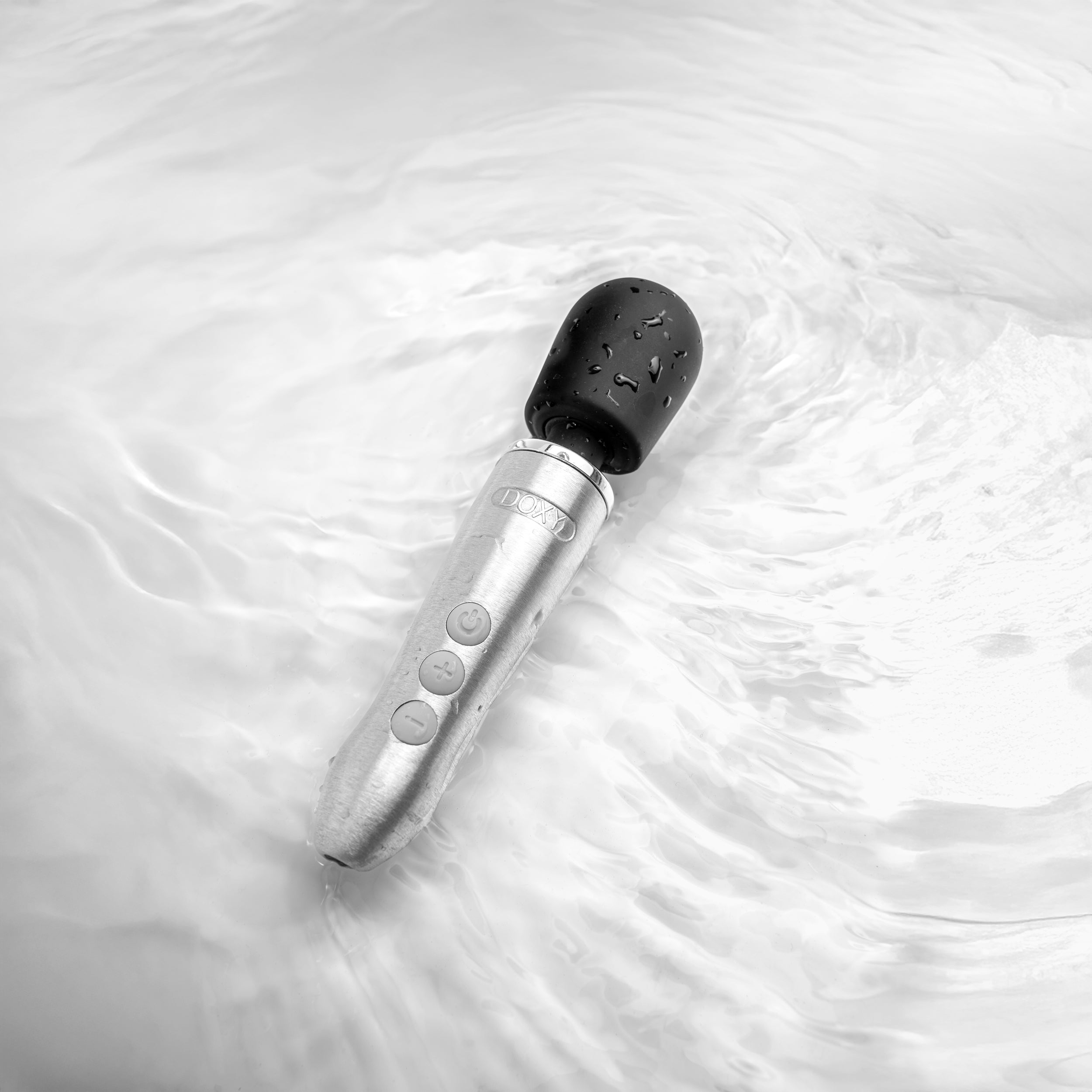 Doxy Go cordless wand massager in silver