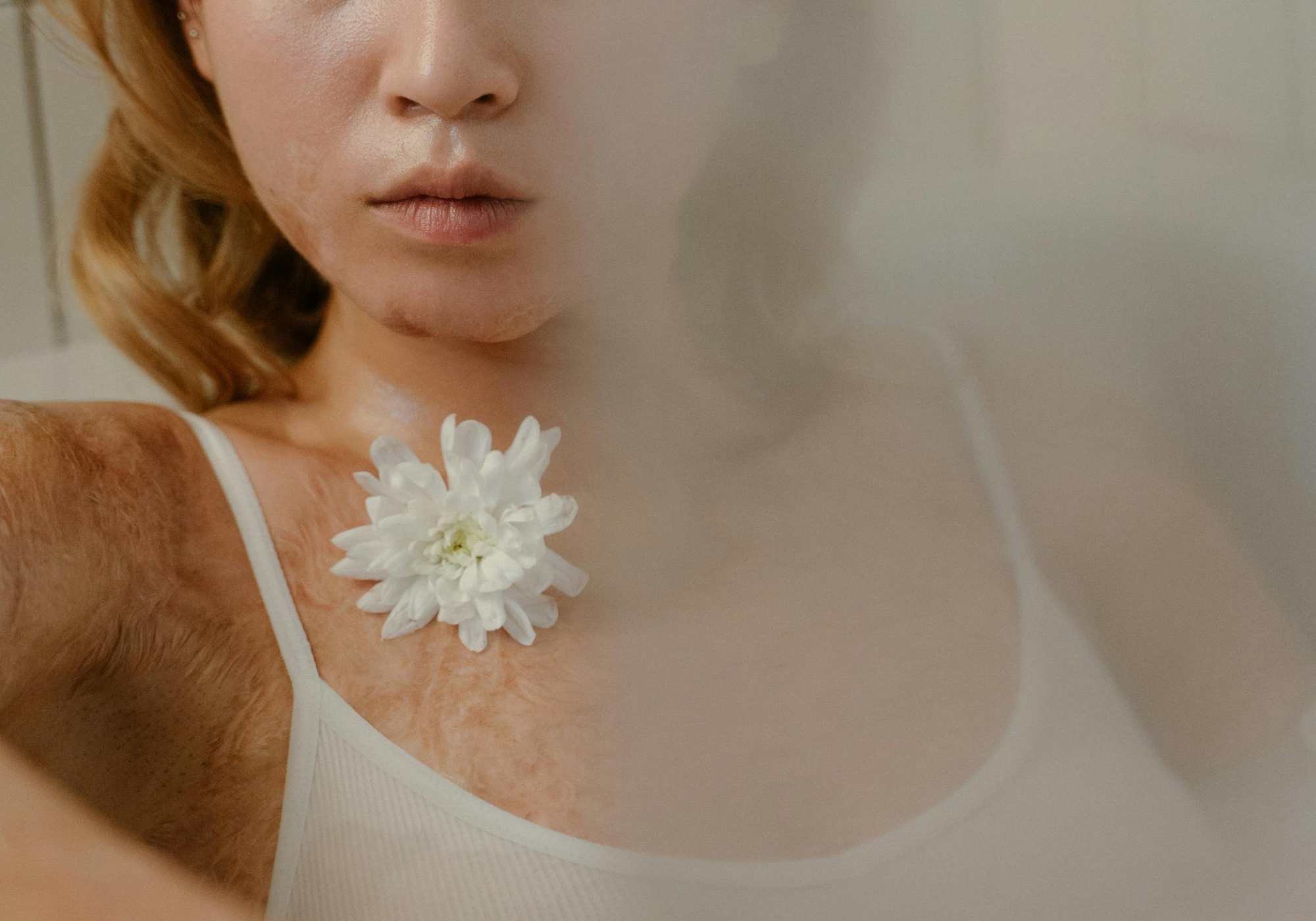 Woman wearing a white flower necklace with a blurred background